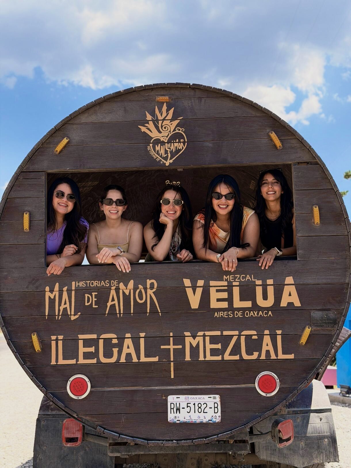 Amigas en el barril Mal de Amor