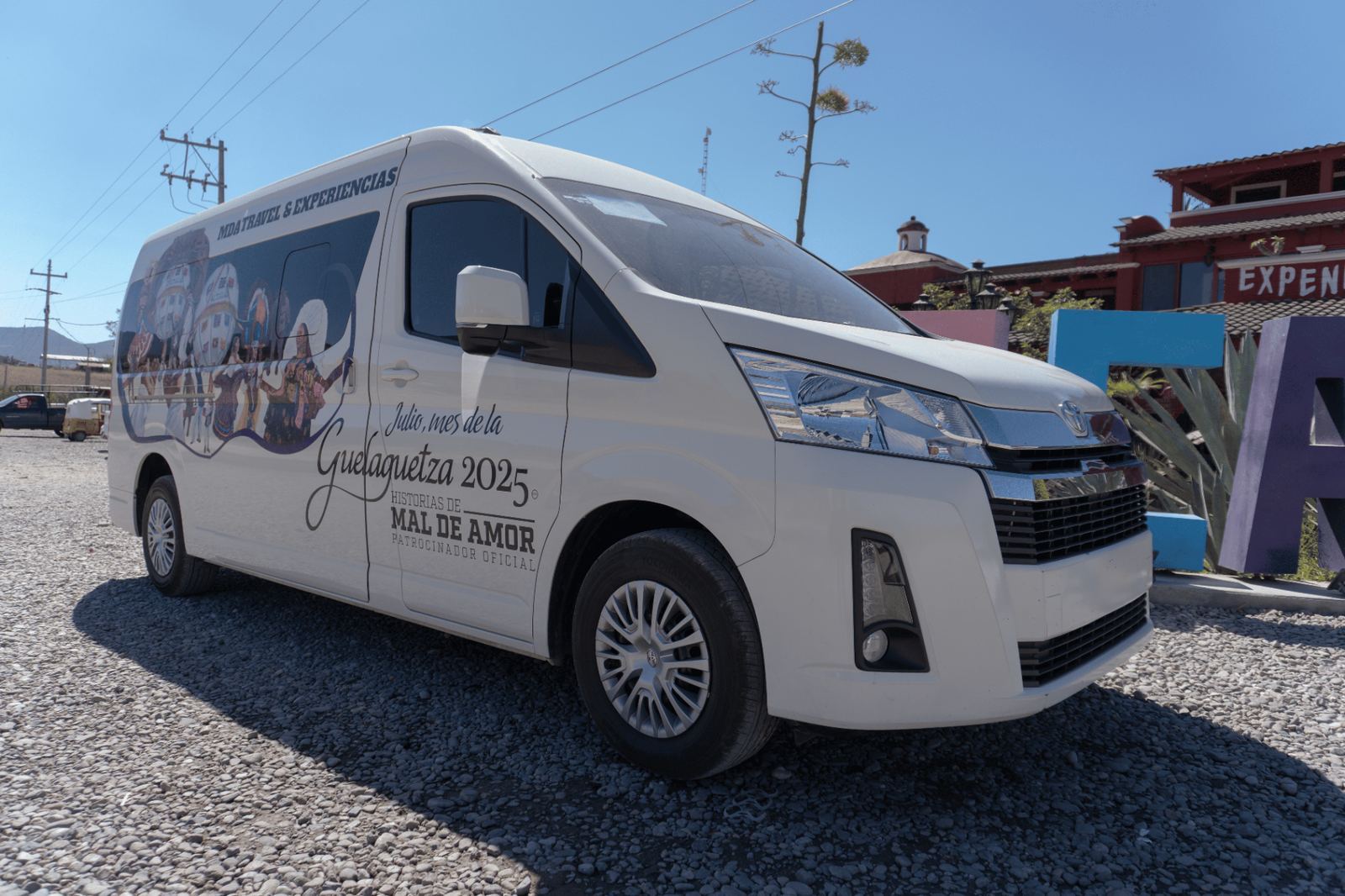 MDA Travel — Van turística